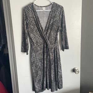 3/4 sleeve black and white geometric print faux wrap dress